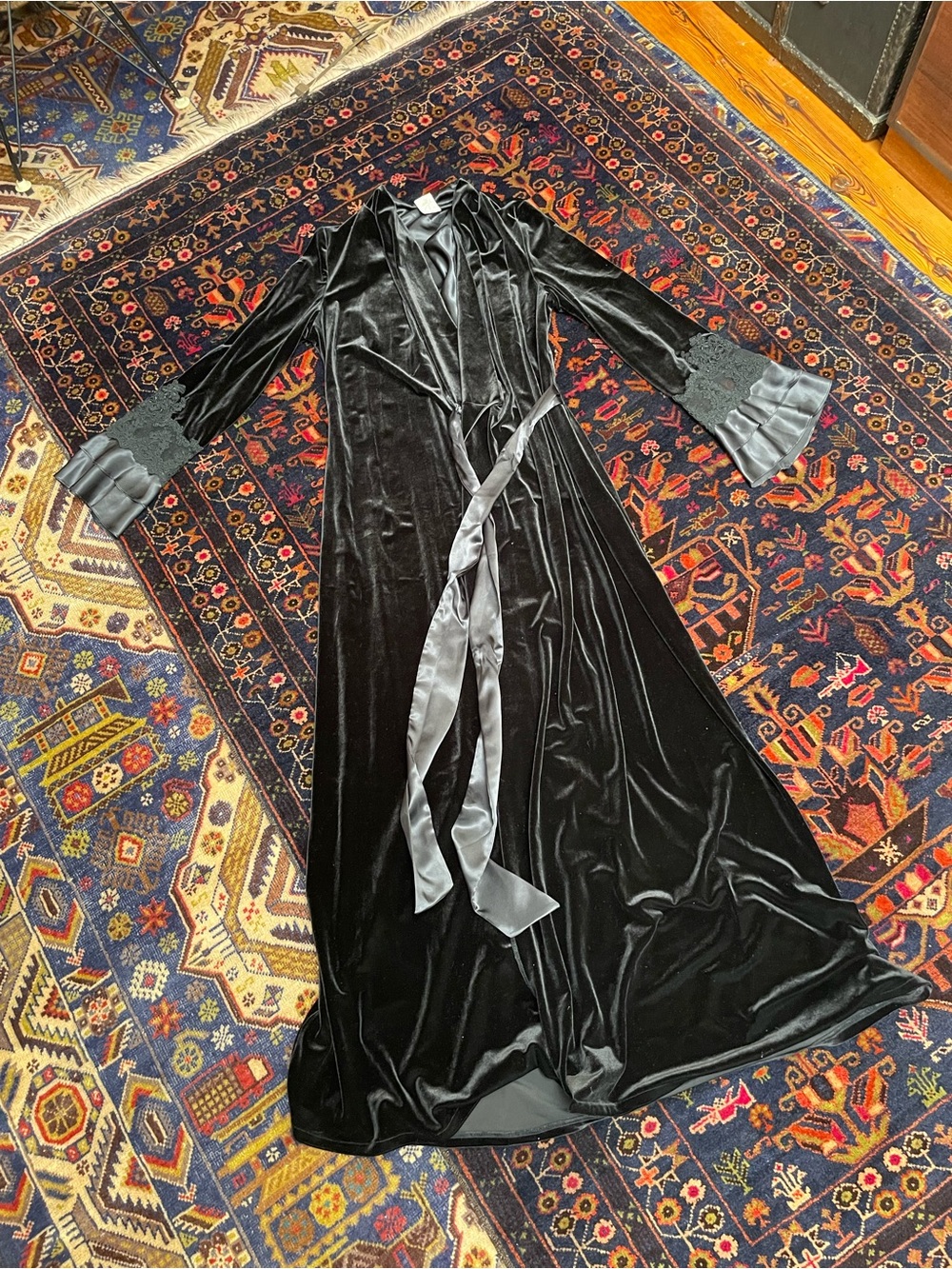 Jonquil by Diane Samandi Black Velvet Dressing Gown
